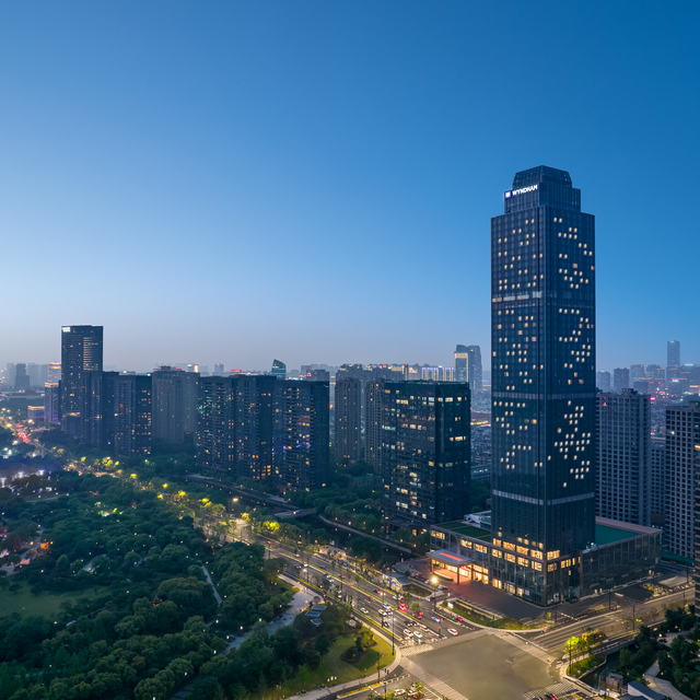 酒店俯瞰瓜渚湖美景，毗邻苏台高速出口，交通便捷