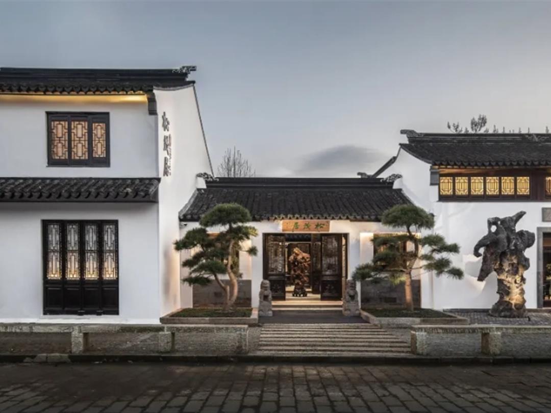 坐落于平江路历史街区，毗邻核心景点，享24小时管家服务与特色夜床服务