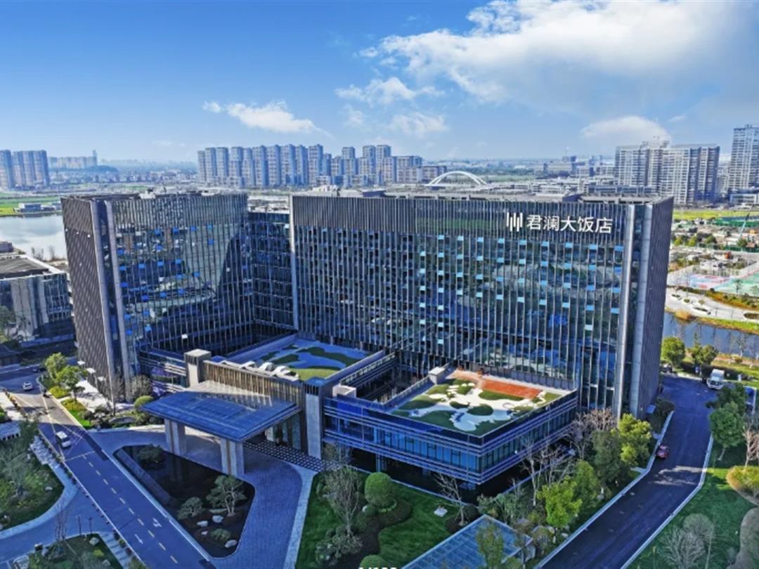 城芯静谧处，享江景与精致服务