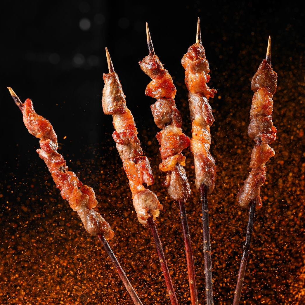 招牌羊肉串 掌中宝 雪花牛肉串 炭烤大虾 扇贝 .