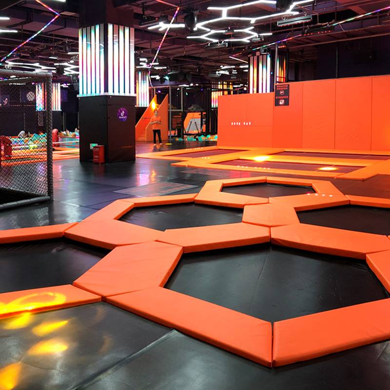 云南昆明跃客max蹦床公园